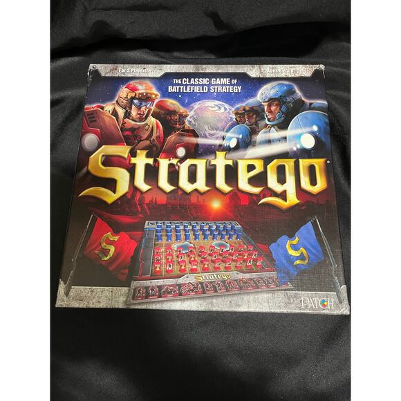 Stratego Board Game - 2013 - Pre-Owned ALL PIECES INCLUDED - Picture 2 of 4